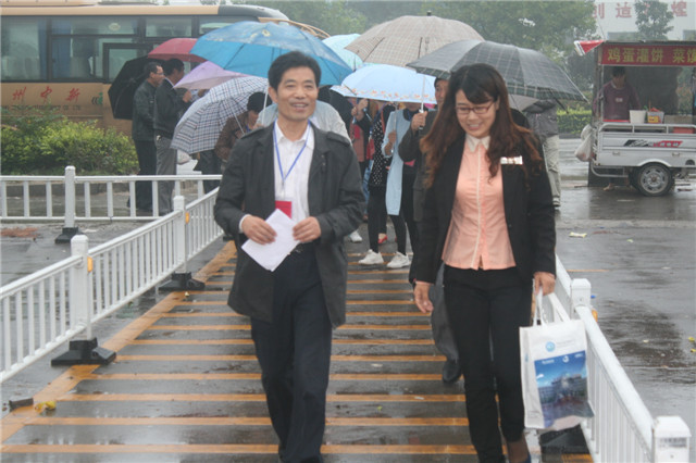 驻马店上蔡四中来我校参观学习