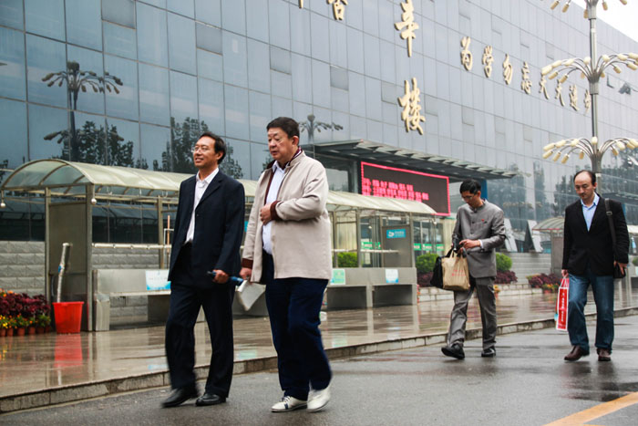 北大王继华教授莅临我校参观指导