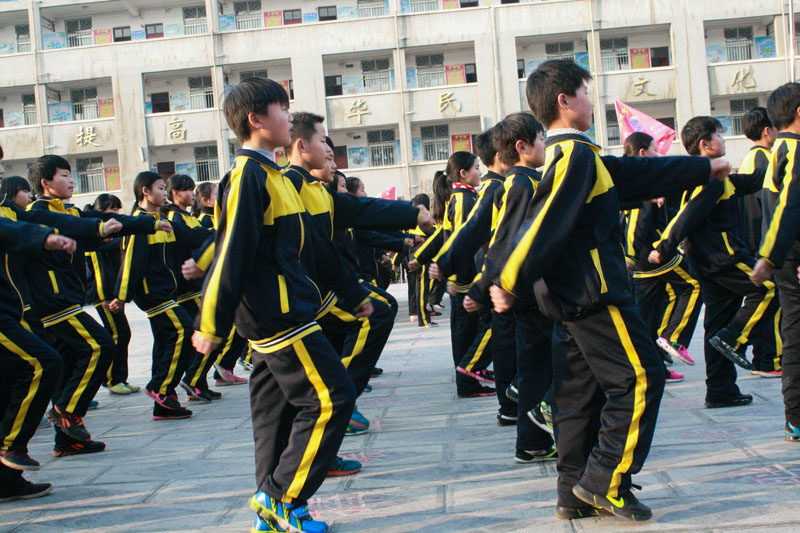 新学期大课间甩手操