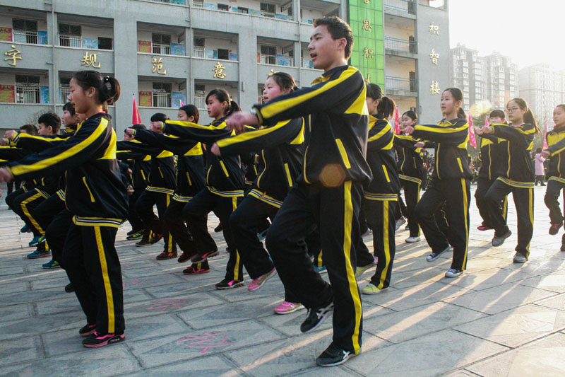 新学期大课间甩手操