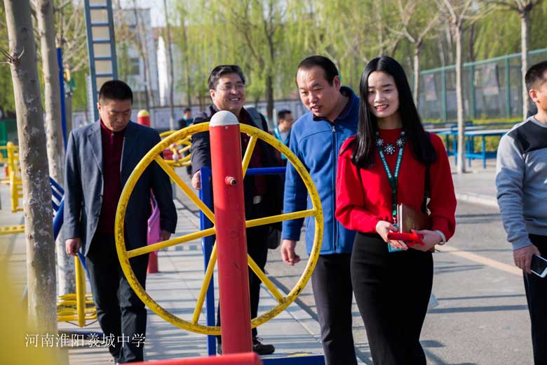 省一校一品专家团参观交流