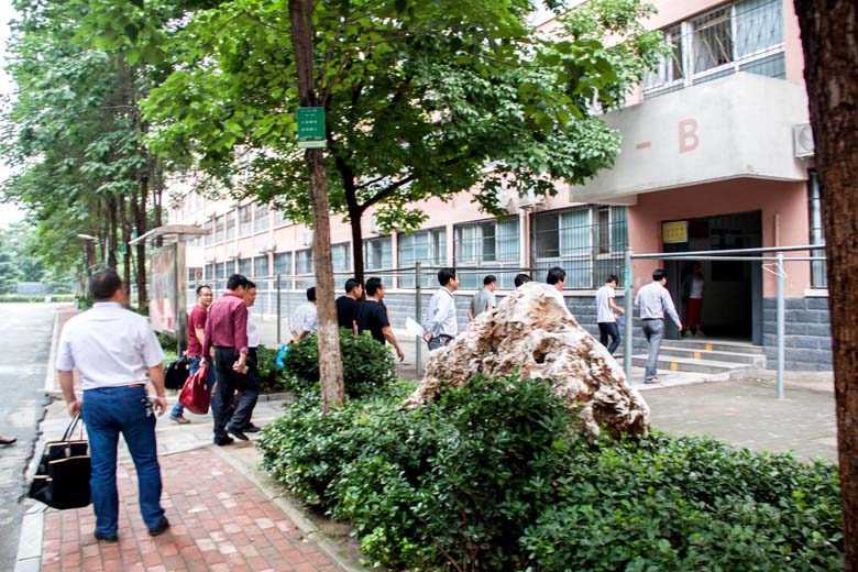 羲城中学再次承接2016年高考监考员的后勤保障服务