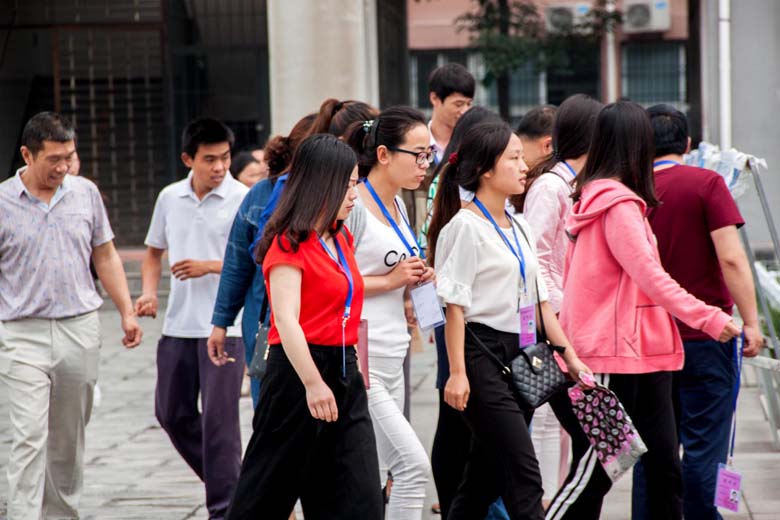 羲城中学再次承接2016年高考监考员的后勤保障服务