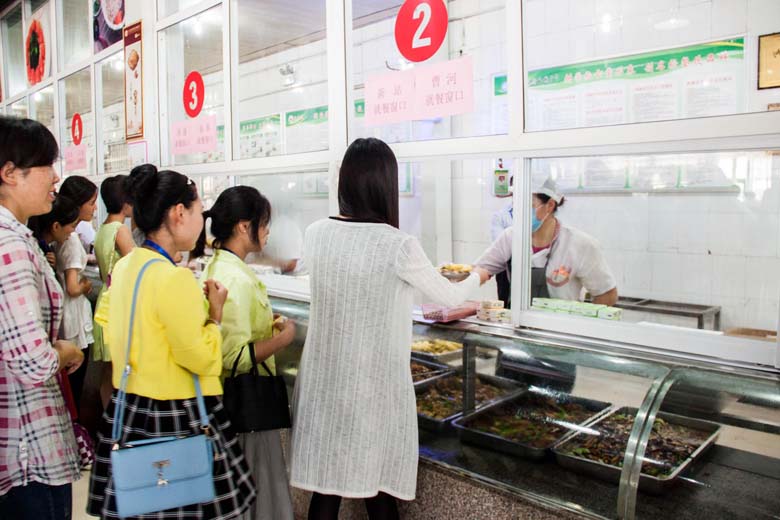 羲城中学再次承接2016年高考监考员的后勤保障服务