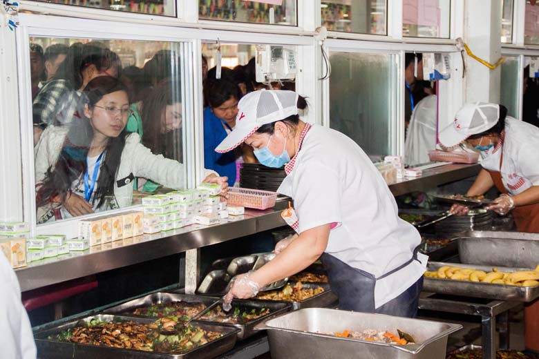 羲城中学再次承接2016年高考监考员的后勤保障服务