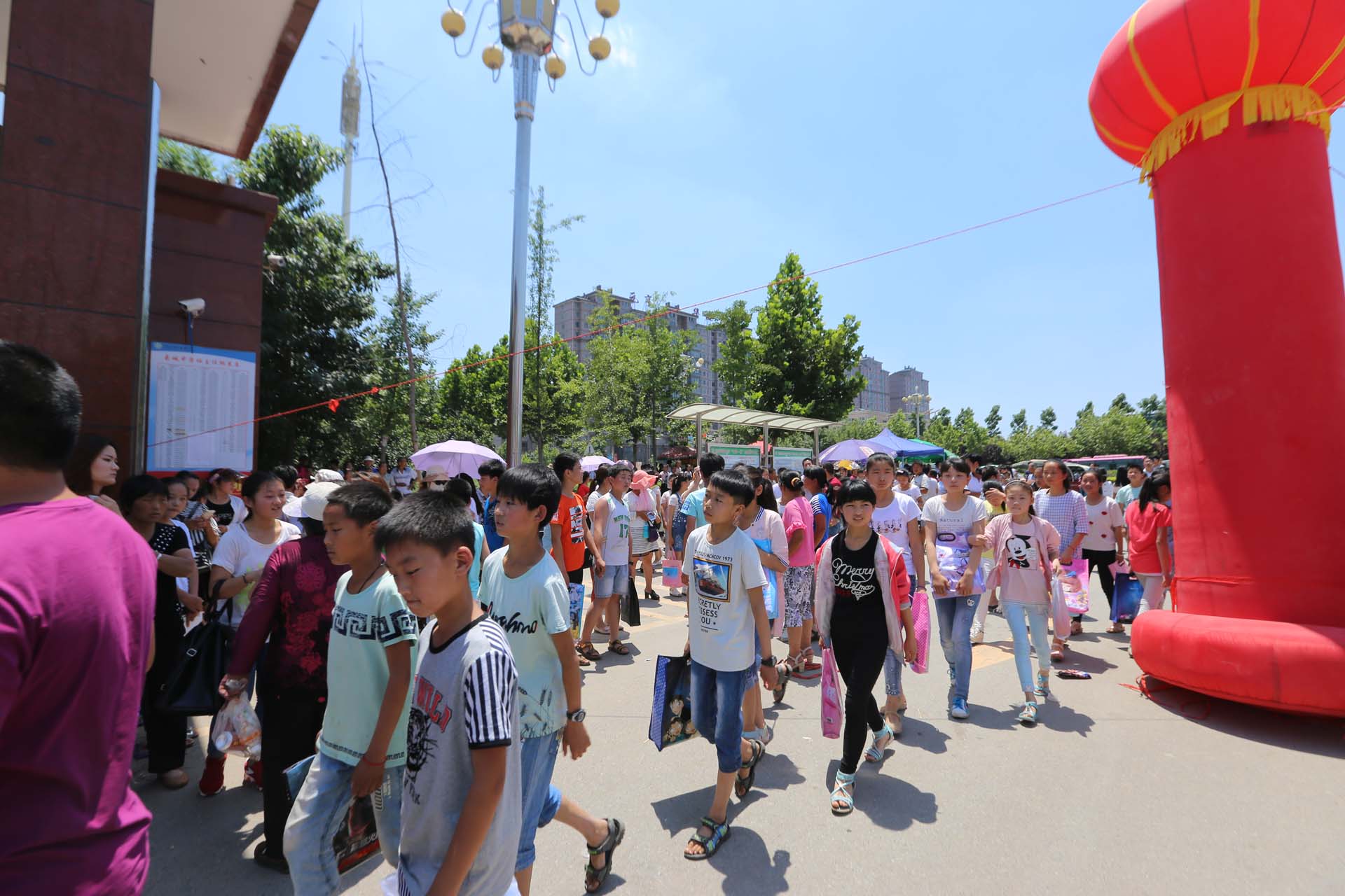 小招考试顺利进行