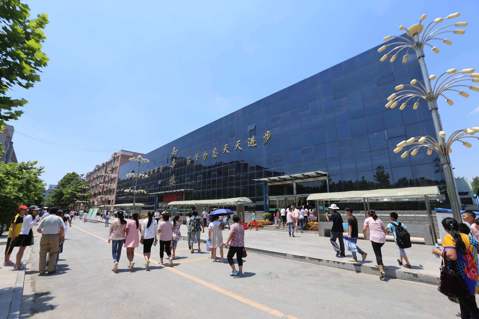 小招考试顺利进行