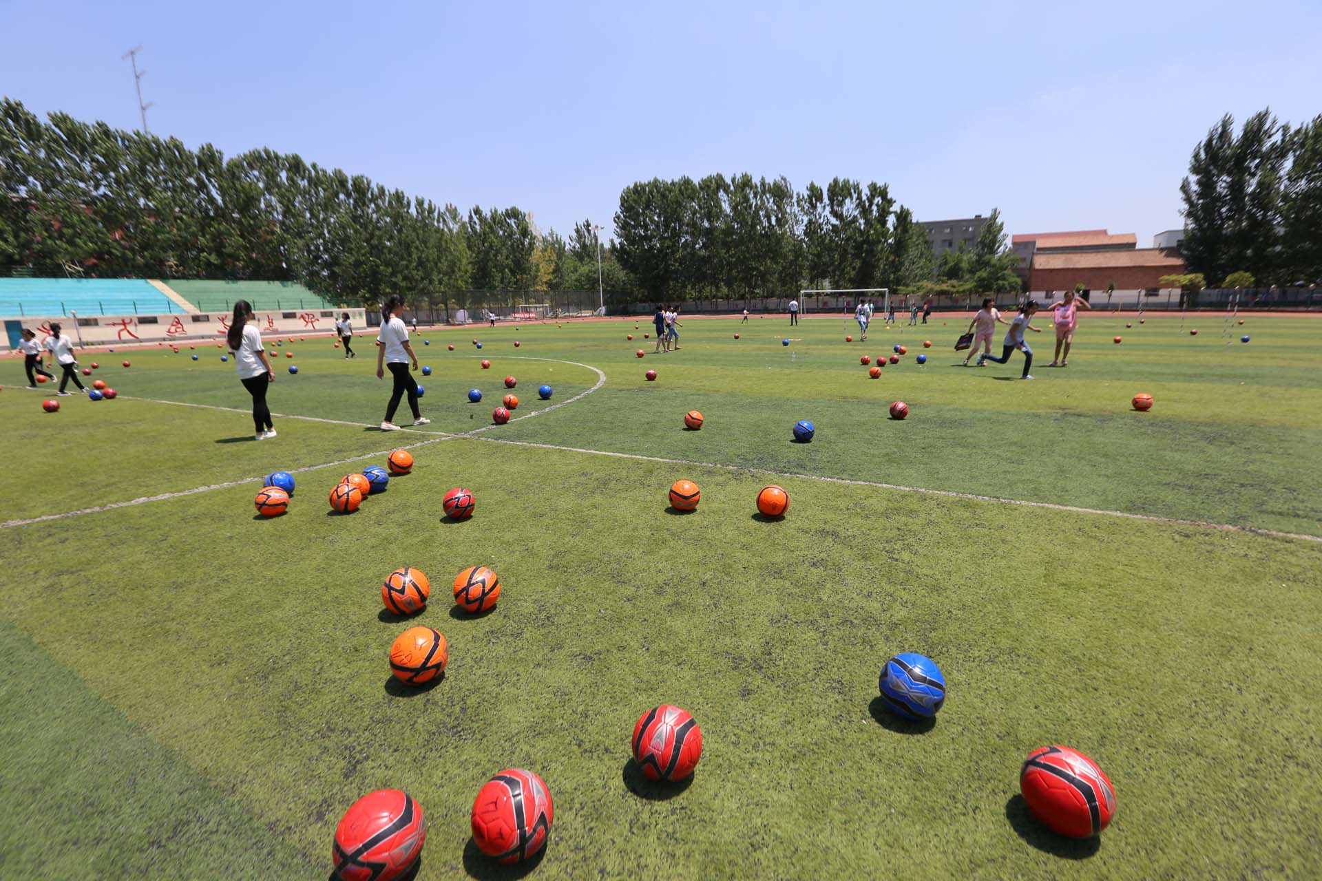 小招考试顺利进行