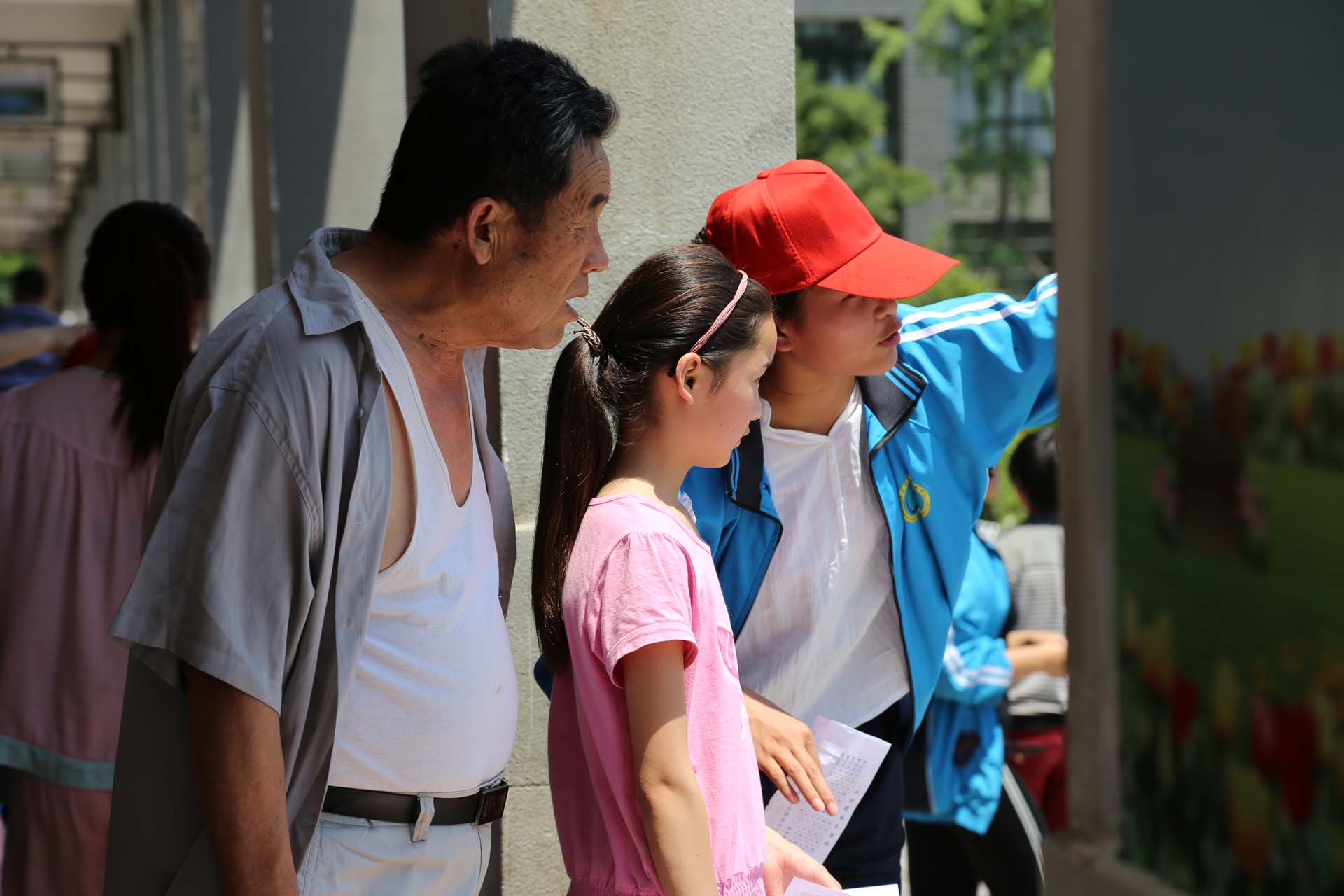 小招考试顺利进行