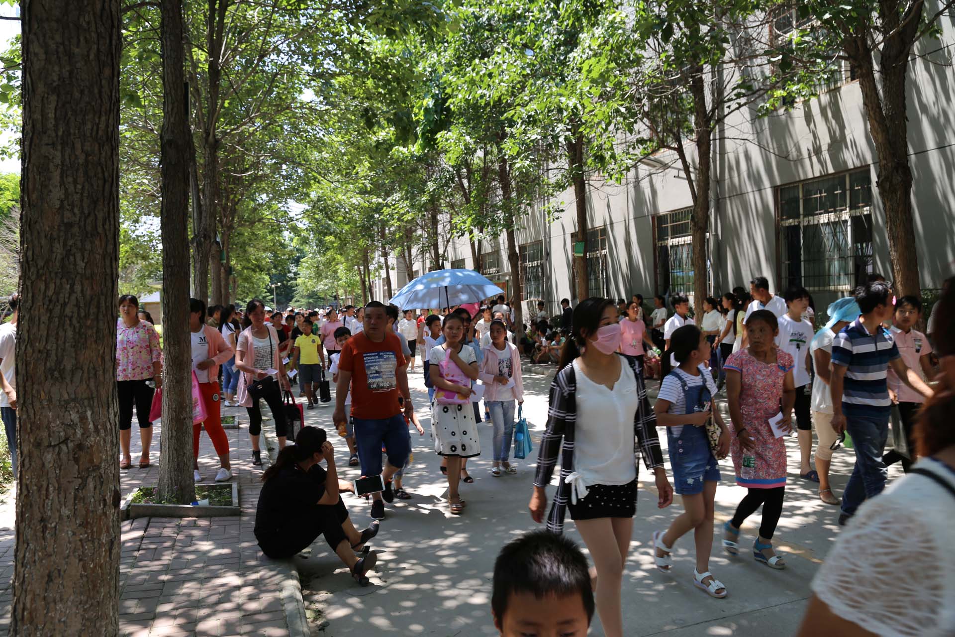 小招考试顺利进行