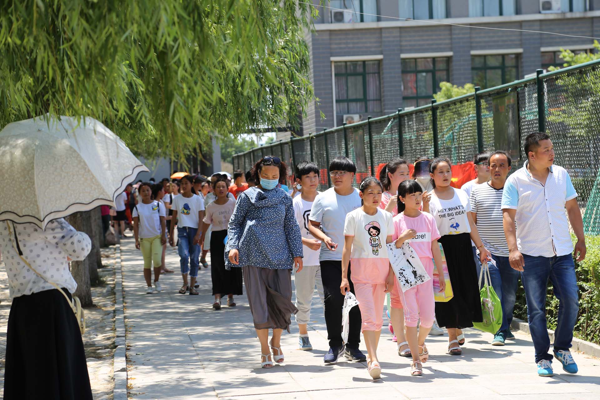 小招考试顺利进行