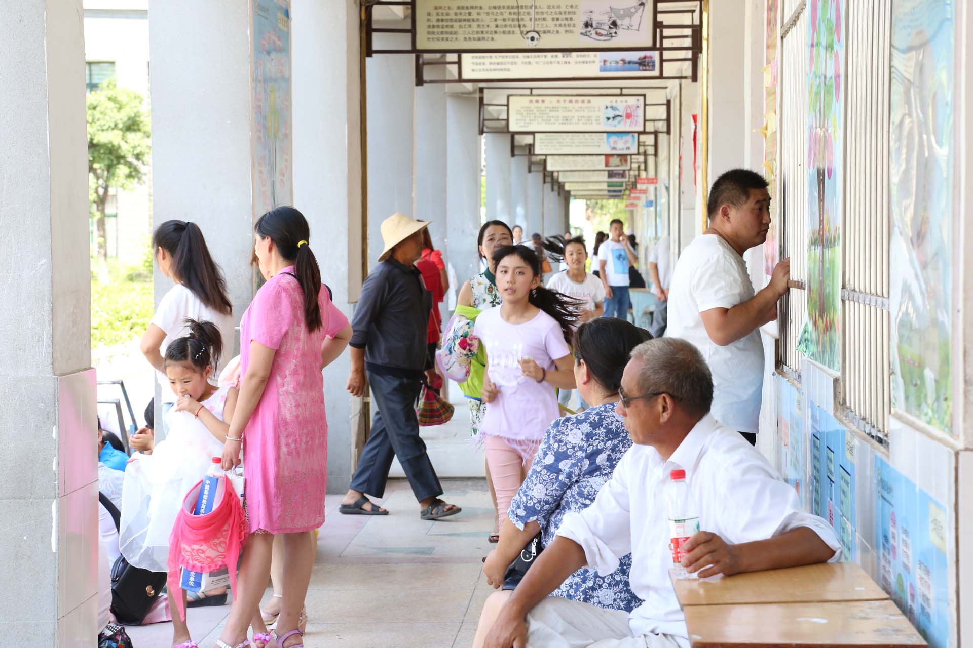 小招考试顺利进行