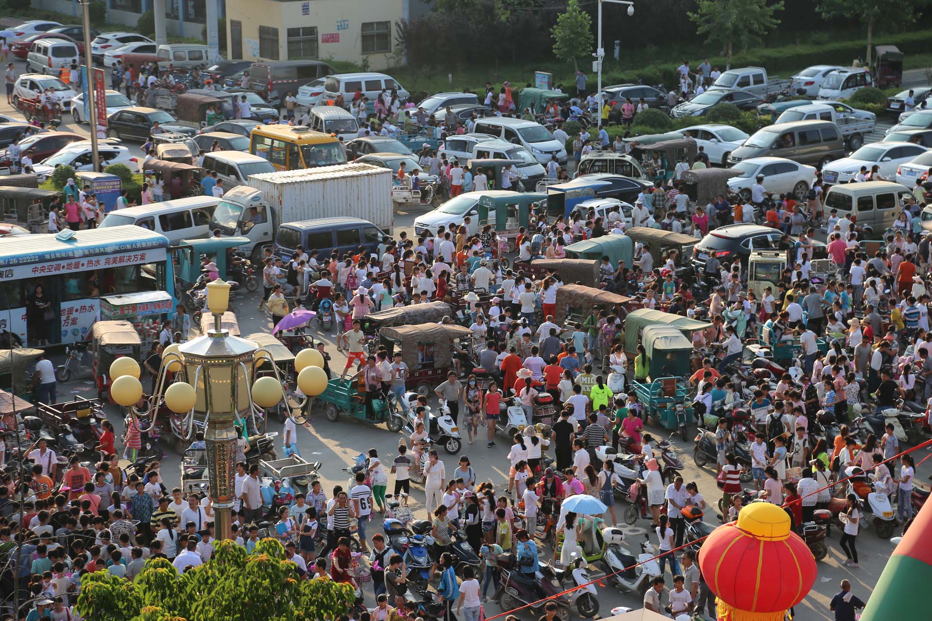 小招考试顺利进行