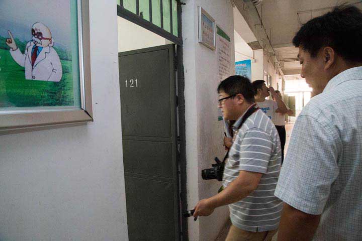 省爱卫会领导来我校检查指导工作