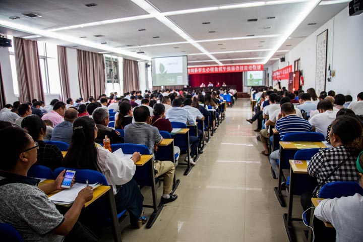 淮阳县健康心理科普大讲堂在我校召开