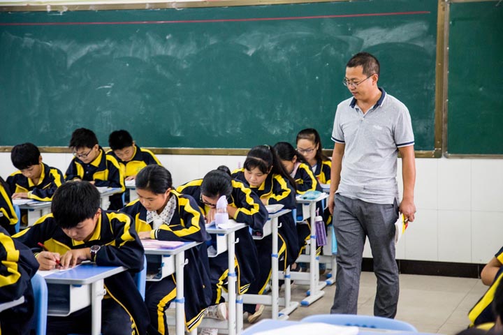 我校举行本学期第一次月考