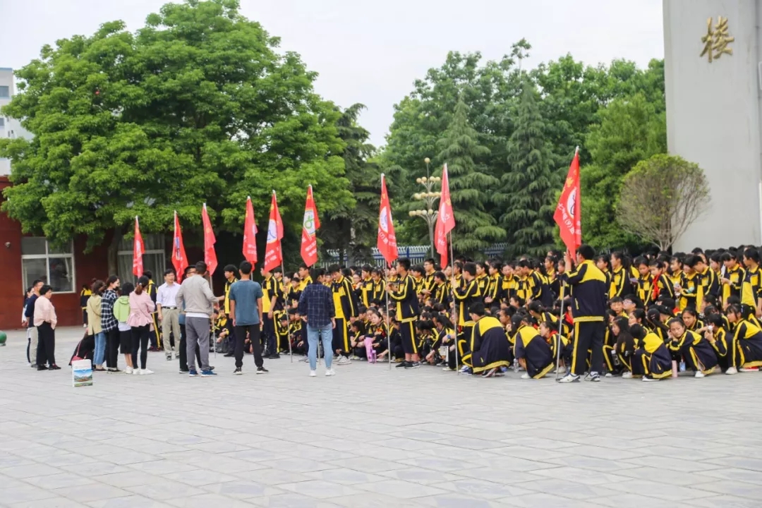 走出校园，增长学识——记羲城中学社会实践课之果树梳果