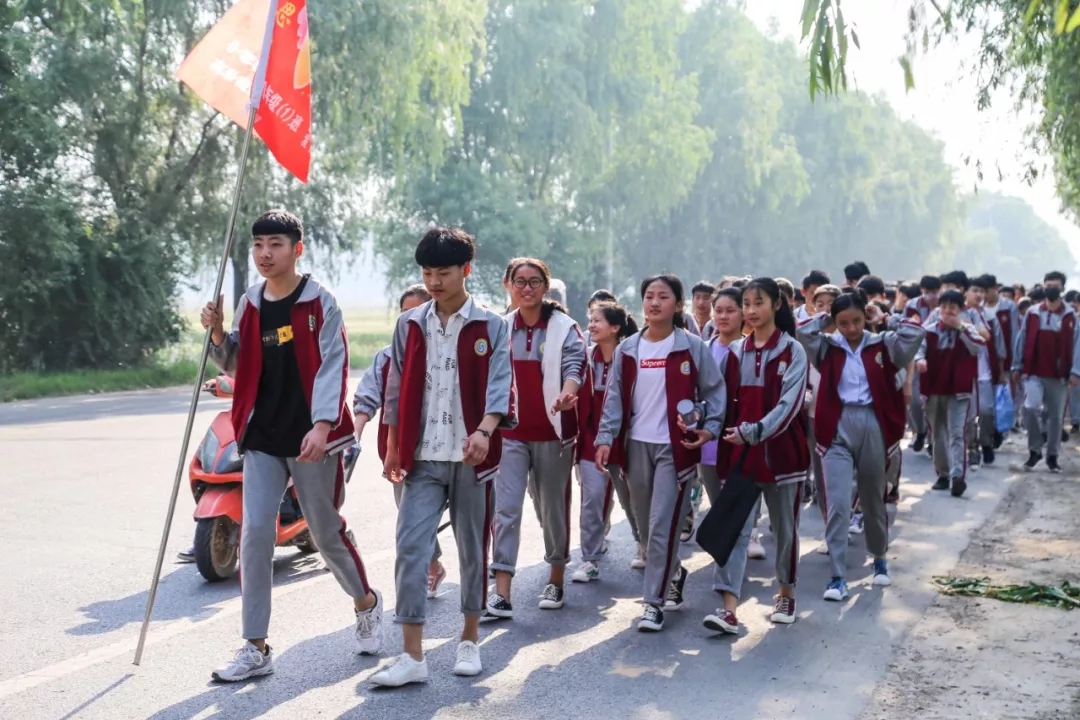 走出校园，增长学识——记羲城中学社会实践课之果树梳果