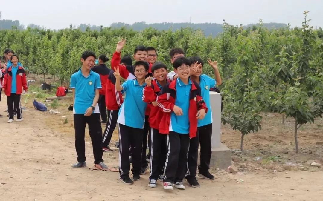 走出校园，增长学识——记羲城中学社会实践课之果树梳果