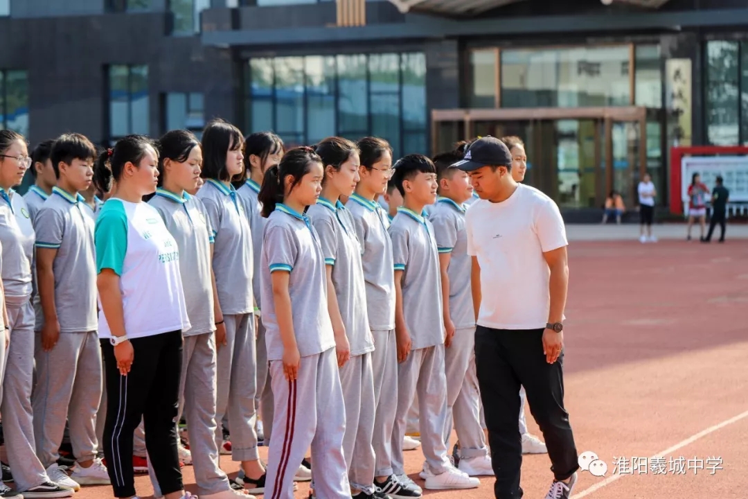 磨砺青春展斗志，大步走向九年级