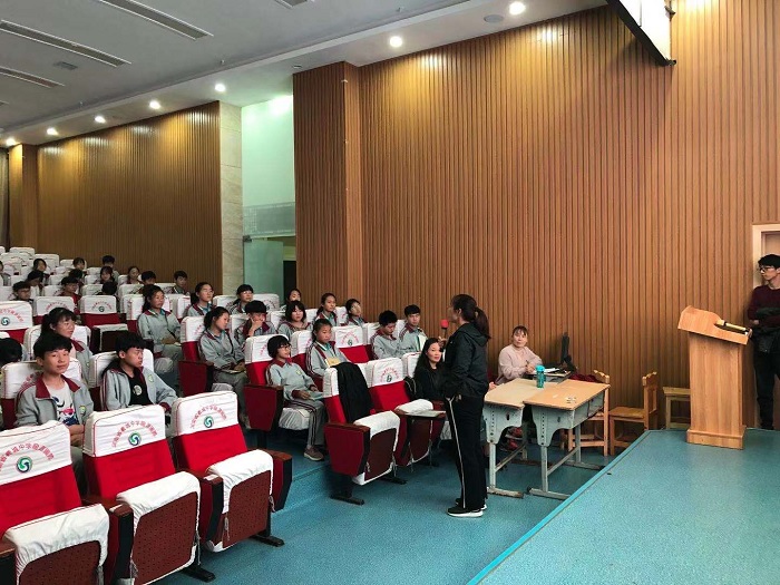 聆听名著背后的声音