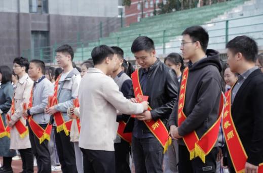 淮阳区羲城中学举行2021年秋季开学典礼暨表彰大会